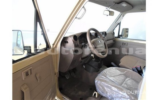 Acheter Import Voiture Toyota Land Cruiser Beige à Import - Dubai, Marquesas Acheter Import Voiture Toyota Land Cruiser Beige à Import - Dubai, Marquesas