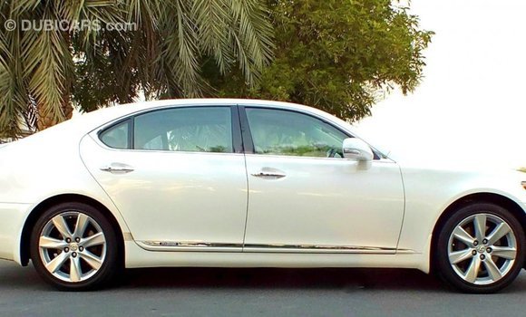 Acheter Import Voiture Lexus LS Blanc à Import - Dubai, Marquesas Acheter Import Voiture Lexus LS Blanc à Import - Dubai, Marquesas