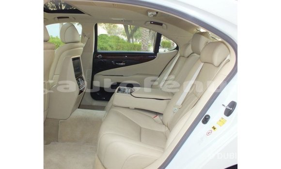 Acheter Import Voiture Lexus LS Blanc à Import - Dubai, Marquesas Acheter Import Voiture Lexus LS Blanc à Import - Dubai, Marquesas
