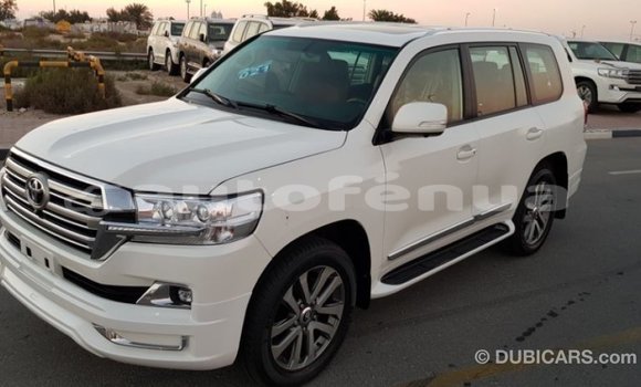 Acheter Import Voiture Toyota Land Cruiser Blanc à Import - Dubai, Marquesas Acheter Import Voiture Toyota Land Cruiser Blanc à Import - Dubai, Marquesas