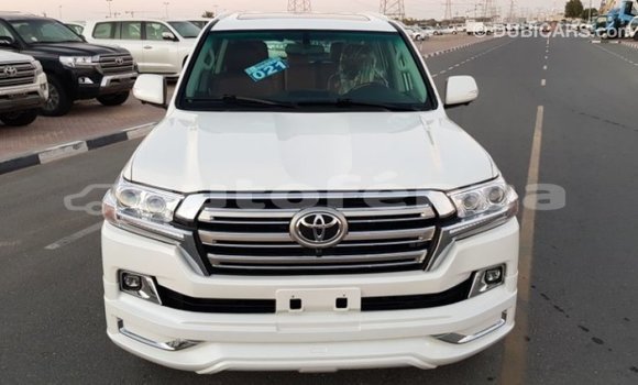 Acheter Import Voiture Toyota Land Cruiser Blanc à Import - Dubai, Marquesas Acheter Import Voiture Toyota Land Cruiser Blanc à Import - Dubai, Marquesas