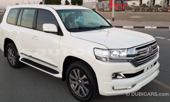 Acheter Import Voiture Toyota Land Cruiser Blanc à Import - Dubai, Marquesas Acheter Import Voiture Toyota Land Cruiser Blanc à Import - Dubai, Marquesas