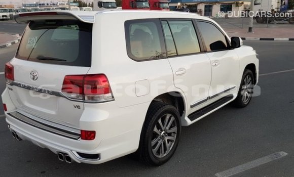 Acheter Import Voiture Toyota Land Cruiser Blanc à Import - Dubai, Marquesas Acheter Import Voiture Toyota Land Cruiser Blanc à Import - Dubai, Marquesas