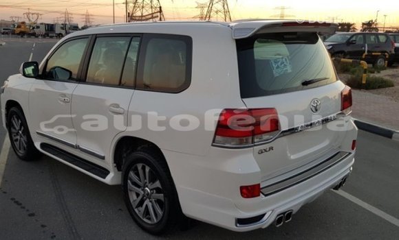 Acheter Import Voiture Toyota Land Cruiser Blanc à Import - Dubai, Marquesas Acheter Import Voiture Toyota Land Cruiser Blanc à Import - Dubai, Marquesas