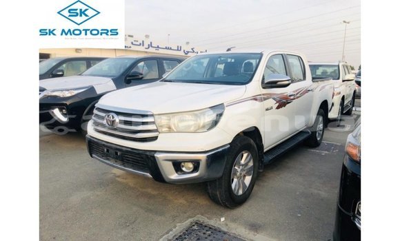 Acheter Import Voiture Toyota Hilux Blanc à Import - Dubai, Marquesas