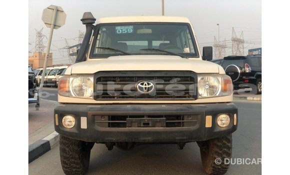 Acheter Import Voiture Toyota Land Cruiser Blanc à Import - Dubai, Marquesas Acheter Import Voiture Toyota Land Cruiser Blanc à Import - Dubai, Marquesas