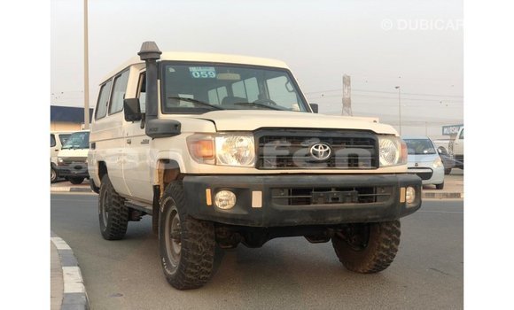 Acheter Import Voiture Toyota Land Cruiser Blanc à Import - Dubai, Marquesas Acheter Import Voiture Toyota Land Cruiser Blanc à Import - Dubai, Marquesas