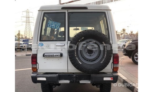 Acheter Import Voiture Toyota Land Cruiser Blanc à Import - Dubai, Marquesas Acheter Import Voiture Toyota Land Cruiser Blanc à Import - Dubai, Marquesas
