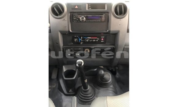 Acheter Import Voiture Toyota Land Cruiser Blanc à Import - Dubai, Marquesas Acheter Import Voiture Toyota Land Cruiser Blanc à Import - Dubai, Marquesas