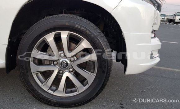 Acheter Import Voiture Toyota Land Cruiser Blanc à Import - Dubai, Marquesas Acheter Import Voiture Toyota Land Cruiser Blanc à Import - Dubai, Marquesas