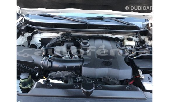 Acheter Import Voiture Toyota Prado Blanc à Import - Dubai, Marquesas Acheter Import Voiture Toyota Prado Blanc à Import - Dubai, Marquesas