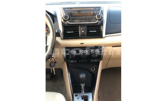 Acheter Import Voiture Toyota Yaris Blanc à Import - Dubai, Marquesas Acheter Import Voiture Toyota Yaris Blanc à Import - Dubai, Marquesas