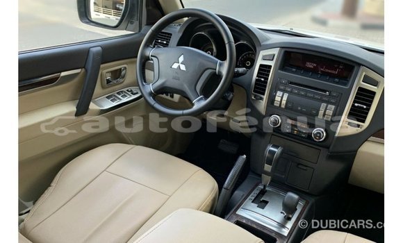 Acheter Import Voiture Mitsubishi Pajero Blanc à Import - Dubai, Marquesas Acheter Import Voiture Mitsubishi Pajero Blanc à Import - Dubai, Marquesas