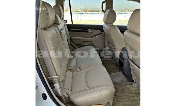 Acheter Import Voiture Toyota Prado Blanc à Import - Dubai, Marquesas Acheter Import Voiture Toyota Prado Blanc à Import - Dubai, Marquesas