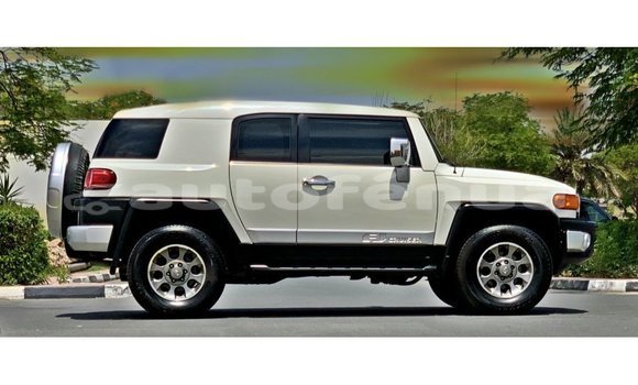 Acheter Import Voiture Toyota FJ Cruiser Blanc à Import - Dubai, Marquesas Acheter Import Voiture Toyota FJ Cruiser Blanc à Import - Dubai, Marquesas