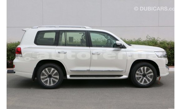 Acheter Import Voiture Toyota Land Cruiser Blanc à Import - Dubai, Marquesas Acheter Import Voiture Toyota Land Cruiser Blanc à Import - Dubai, Marquesas