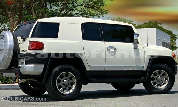 Acheter Import Voiture Toyota FJ Cruiser Blanc à Import - Dubai, Marquesas Acheter Import Voiture Toyota FJ Cruiser Blanc à Import - Dubai, Marquesas