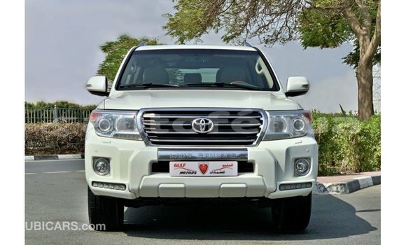 Acheter Import Voiture Toyota Land Cruiser Blanc à Import - Dubai, Marquesas Acheter Import Voiture Toyota Land Cruiser Blanc à Import - Dubai, Marquesas