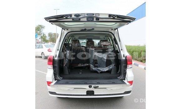 Acheter Import Voiture Toyota Land Cruiser Blanc à Import - Dubai, Marquesas Acheter Import Voiture Toyota Land Cruiser Blanc à Import - Dubai, Marquesas