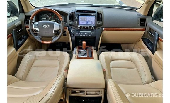 Acheter Import Voiture Toyota Land Cruiser Blanc à Import - Dubai, Marquesas Acheter Import Voiture Toyota Land Cruiser Blanc à Import - Dubai, Marquesas