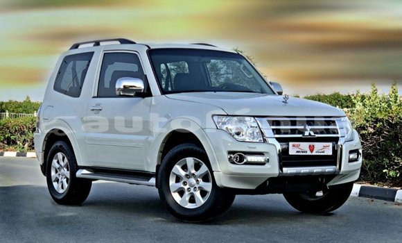Acheter Import Voiture Mitsubishi Pajero Blanc à Import - Dubai, Marquesas