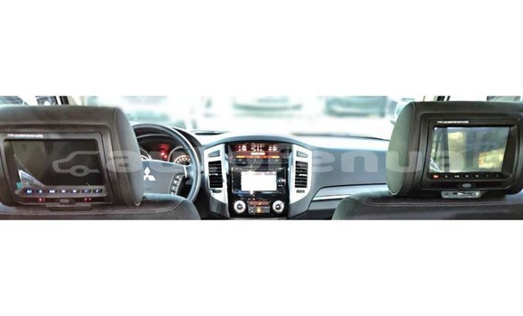 Acheter Import Voiture Mitsubishi Pajero Blanc à Import - Dubai, Marquesas Acheter Import Voiture Mitsubishi Pajero Blanc à Import - Dubai, Marquesas