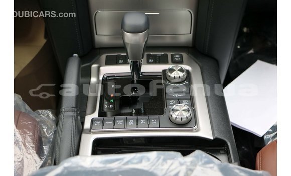 Acheter Import Voiture Toyota Land Cruiser Blanc à Import - Dubai, Marquesas Acheter Import Voiture Toyota Land Cruiser Blanc à Import - Dubai, Marquesas