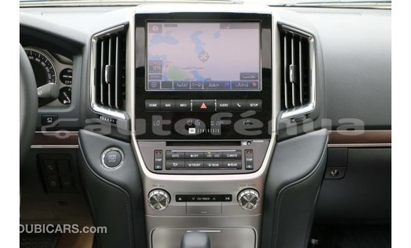 Acheter Import Voiture Toyota Land Cruiser Blanc à Import - Dubai, Marquesas Acheter Import Voiture Toyota Land Cruiser Blanc à Import - Dubai, Marquesas
