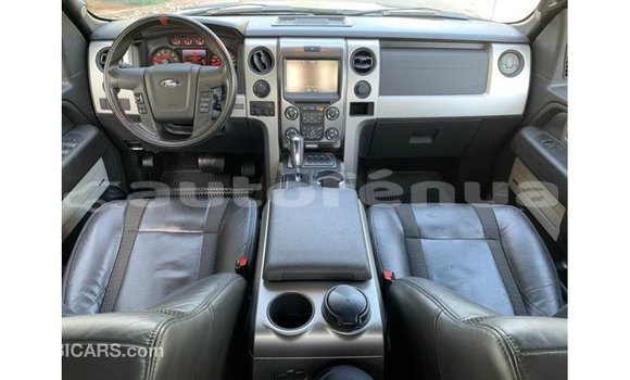 Acheter Import Voiture Ford Club Wagon Beige à Import - Dubai, Marquesas Acheter Import Voiture Ford Club Wagon Beige à Import - Dubai, Marquesas