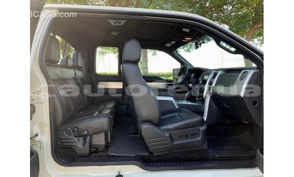 Acheter Import Voiture Ford Club Wagon Beige à Import - Dubai, Marquesas Acheter Import Voiture Ford Club Wagon Beige à Import - Dubai, Marquesas