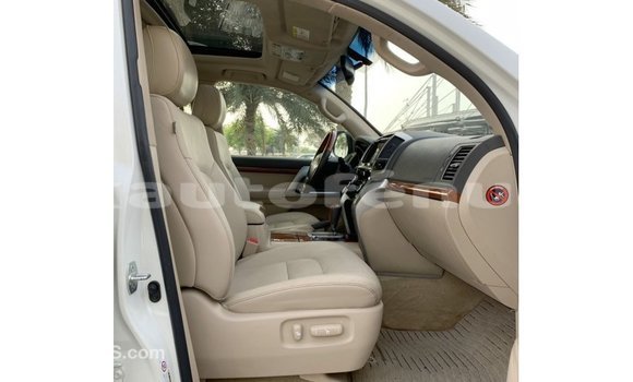 Acheter Import Voiture Toyota Land Cruiser Blanc à Import - Dubai, Marquesas Acheter Import Voiture Toyota Land Cruiser Blanc à Import - Dubai, Marquesas
