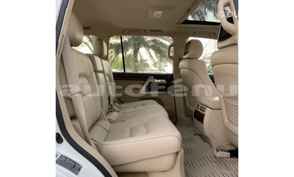 Acheter Import Voiture Toyota Land Cruiser Blanc à Import - Dubai, Marquesas Acheter Import Voiture Toyota Land Cruiser Blanc à Import - Dubai, Marquesas