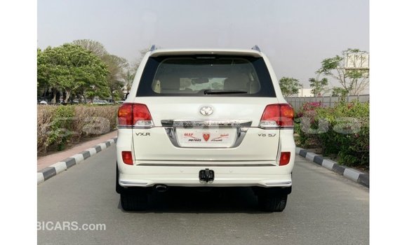 Acheter Import Voiture Toyota Land Cruiser Blanc à Import - Dubai, Marquesas Acheter Import Voiture Toyota Land Cruiser Blanc à Import - Dubai, Marquesas