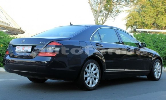 Acheter Import Voiture Mercedes-Benz 200 Bleu à Import - Dubai, Marquesas Acheter Import Voiture Mercedes-Benz 200 Bleu à Import - Dubai, Marquesas