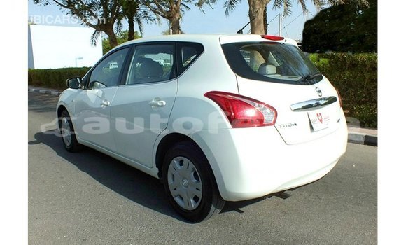 Acheter Import Voiture Nissan Tiida Blanc à Import - Dubai, Marquesas Acheter Import Voiture Nissan Tiida Blanc à Import - Dubai, Marquesas
