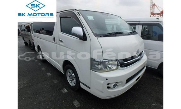 Acheter Import Voiture Toyota Regius Blanc à Import - Dubai, Marquesas