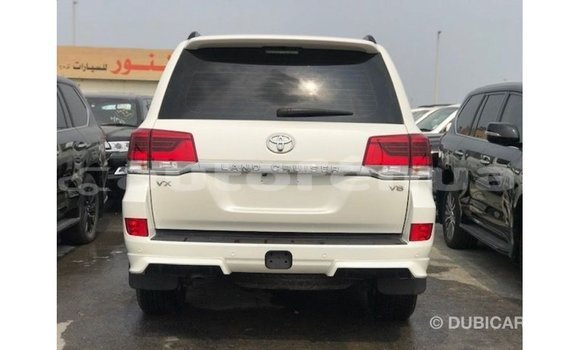 Buy Import Toyota Land Cruiser White Car in Import - Dubai in Marquesas Buy Import Toyota Land Cruiser White Car in Import - Dubai in Marquesas