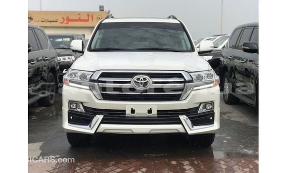 Buy Import Toyota Land Cruiser White Car in Import - Dubai in Marquesas Buy Import Toyota Land Cruiser White Car in Import - Dubai in Marquesas