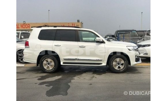 Buy Import Toyota Land Cruiser White Car in Import - Dubai in Marquesas Buy Import Toyota Land Cruiser White Car in Import - Dubai in Marquesas