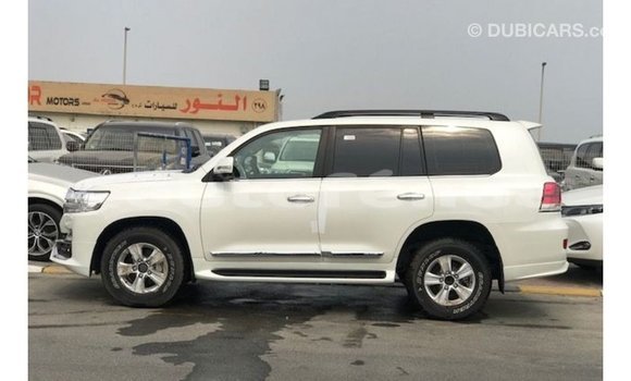 Buy Import Toyota Land Cruiser White Car in Import - Dubai in Marquesas Buy Import Toyota Land Cruiser White Car in Import - Dubai in Marquesas