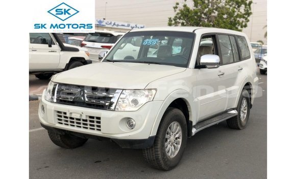 Acheter Import Voiture Mitsubishi Pajero Blanc à Import - Dubai, Marquesas