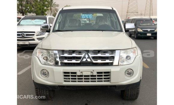 Acheter Import Voiture Mitsubishi Pajero Blanc à Import - Dubai, Marquesas Acheter Import Voiture Mitsubishi Pajero Blanc à Import - Dubai, Marquesas