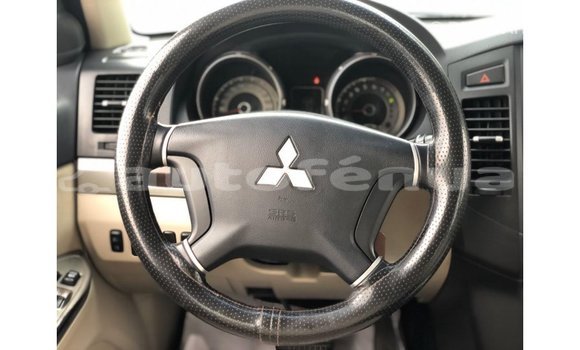 Acheter Import Voiture Mitsubishi Pajero Blanc à Import - Dubai, Marquesas Acheter Import Voiture Mitsubishi Pajero Blanc à Import - Dubai, Marquesas