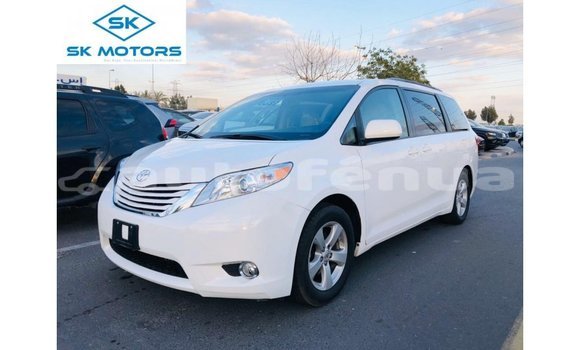 Acheter Import Voiture Toyota Sienna Blanc à Import - Dubai, Marquesas