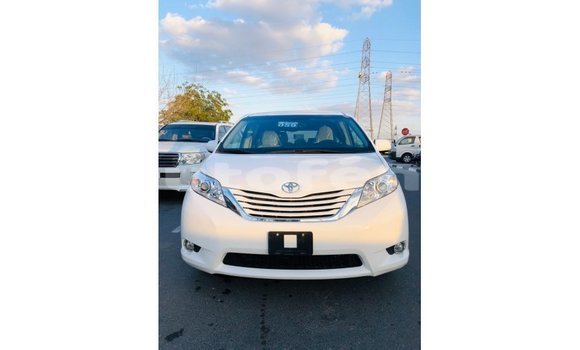 Acheter Import Voiture Toyota Sienna Blanc à Import - Dubai, Marquesas Acheter Import Voiture Toyota Sienna Blanc à Import - Dubai, Marquesas