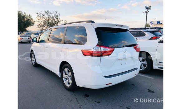 Acheter Import Voiture Toyota Sienna Blanc à Import - Dubai, Marquesas Acheter Import Voiture Toyota Sienna Blanc à Import - Dubai, Marquesas