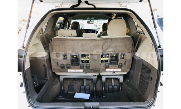 Acheter Import Voiture Toyota Sienna Blanc à Import - Dubai, Marquesas Acheter Import Voiture Toyota Sienna Blanc à Import - Dubai, Marquesas