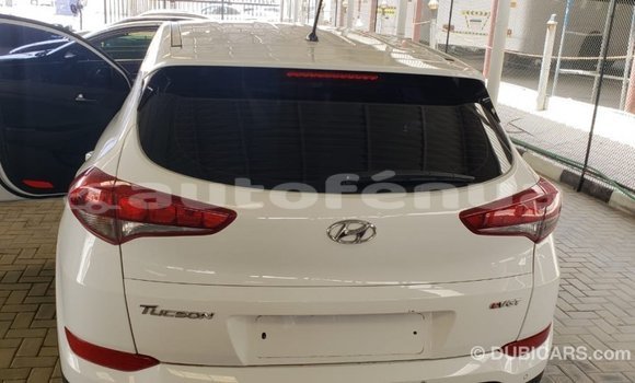 Acheter Import Voiture Hyundai Tucson Blanc à Import - Dubai, Marquesas Acheter Import Voiture Hyundai Tucson Blanc à Import - Dubai, Marquesas