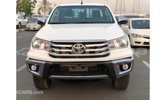 Acheter Import Voiture Toyota Hilux Blanc à Import - Dubai, Marquesas Acheter Import Voiture Toyota Hilux Blanc à Import - Dubai, Marquesas