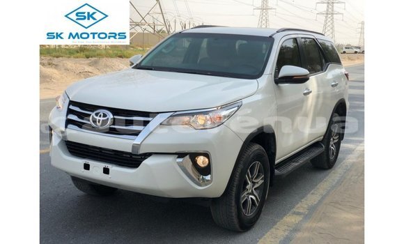 Acheter Import Voiture Toyota Fortuner Blanc à Import - Dubai, Marquesas